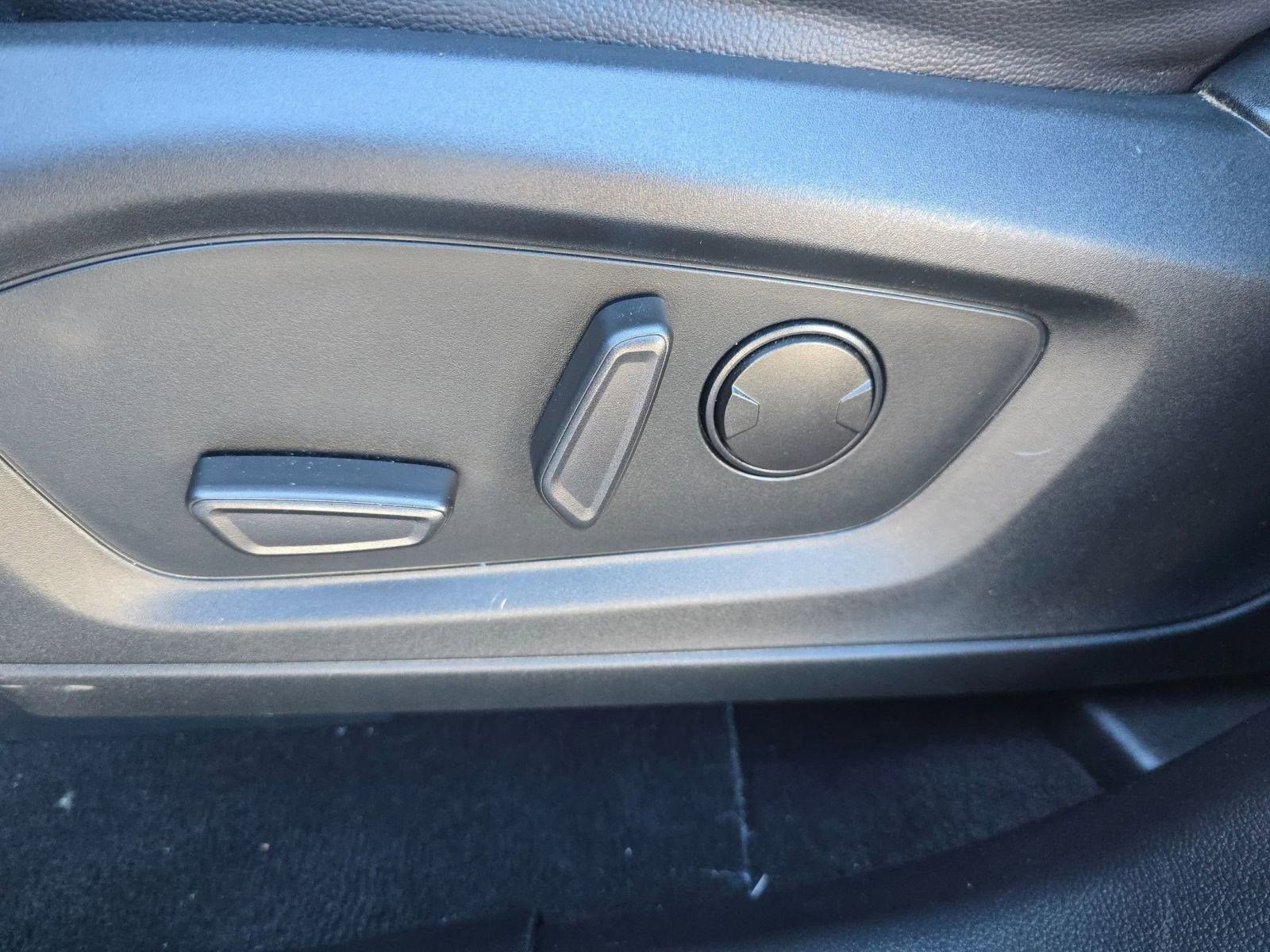 Used 2020 Ford Explorer XLT w/ Equipment Group 202A image 12