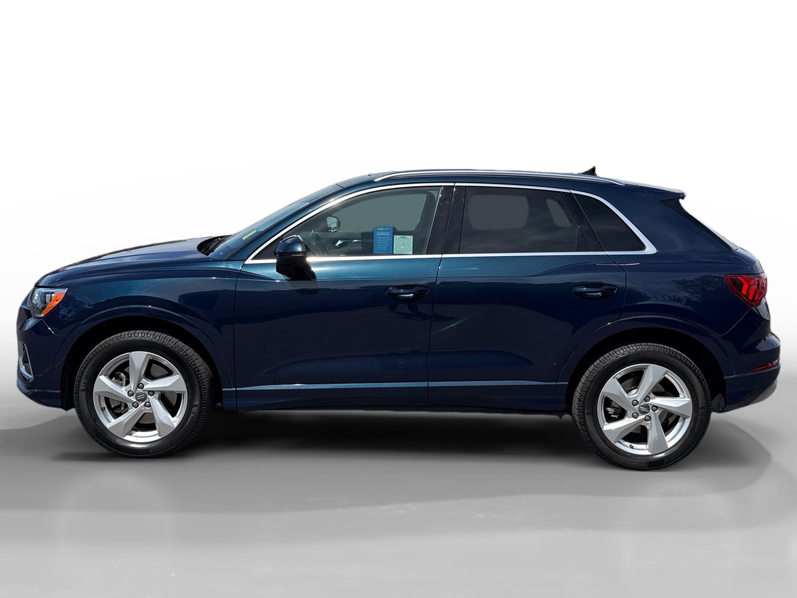 Used 2019 Audi Q3 2.0T Premium w/ Convenience Package image 2