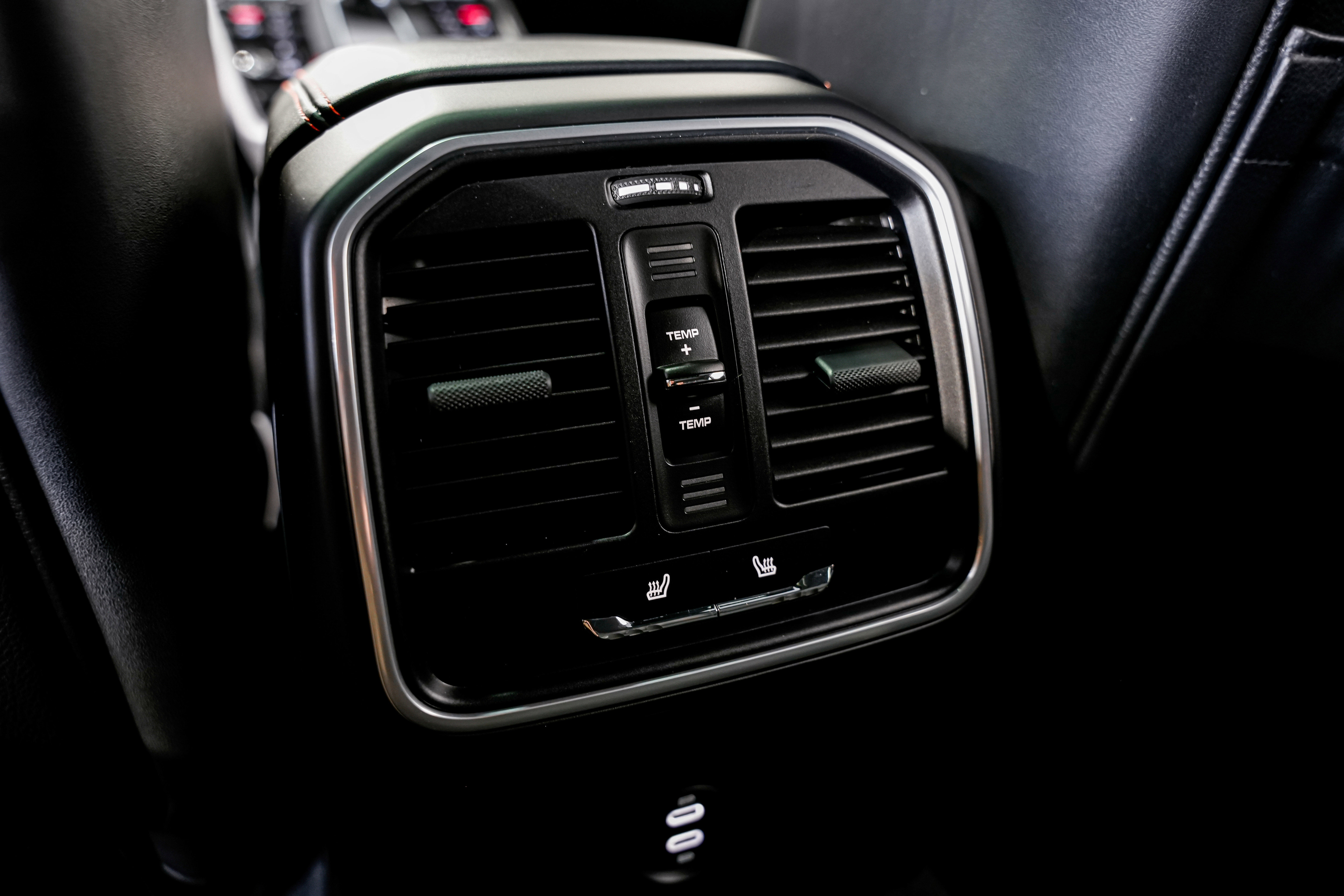 Used 2023 Porsche Macan S image 36