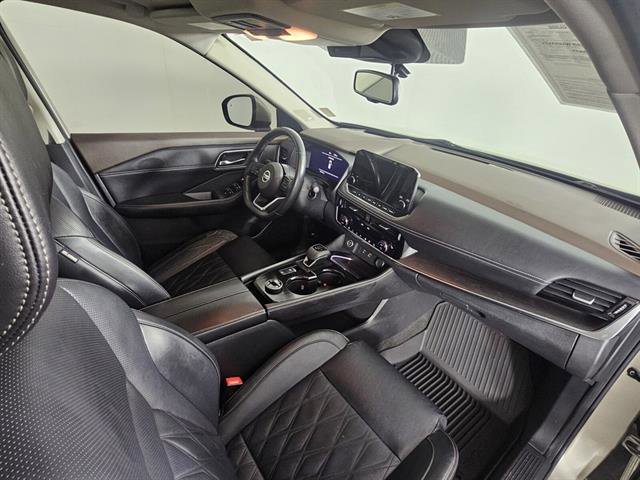 Used 2021 Nissan Rogue Platinum image 14