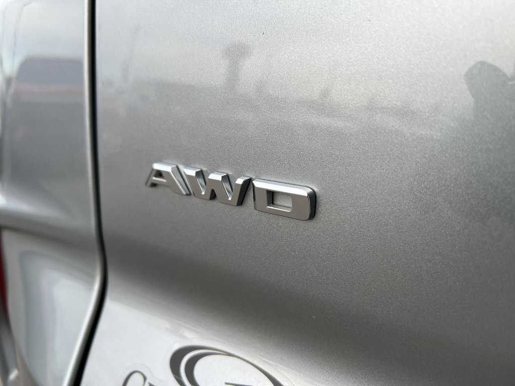 Used 2025 Cadillac XT4 Sport image 10