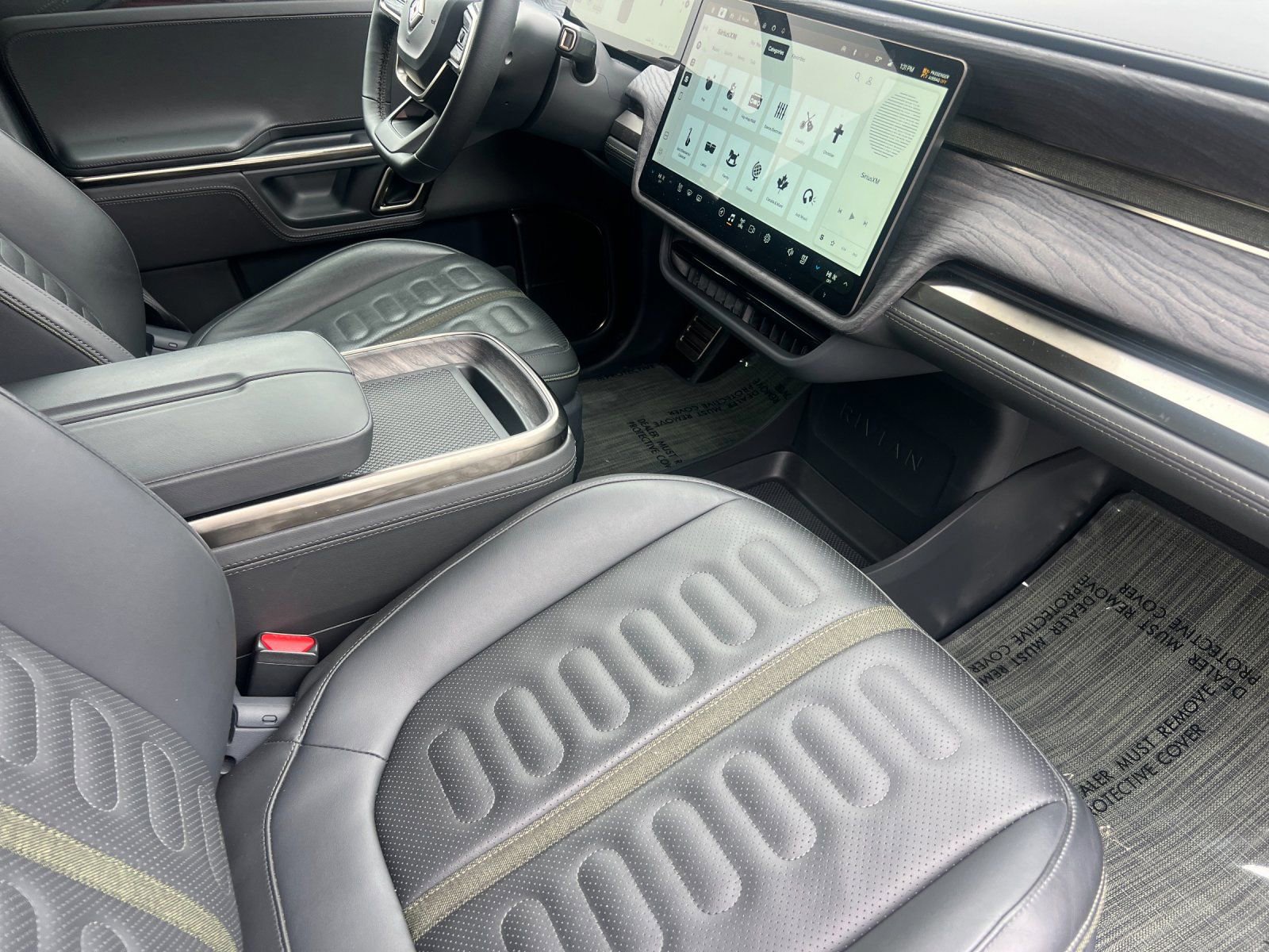 Used 2022 Rivian R1T Adventure image 15