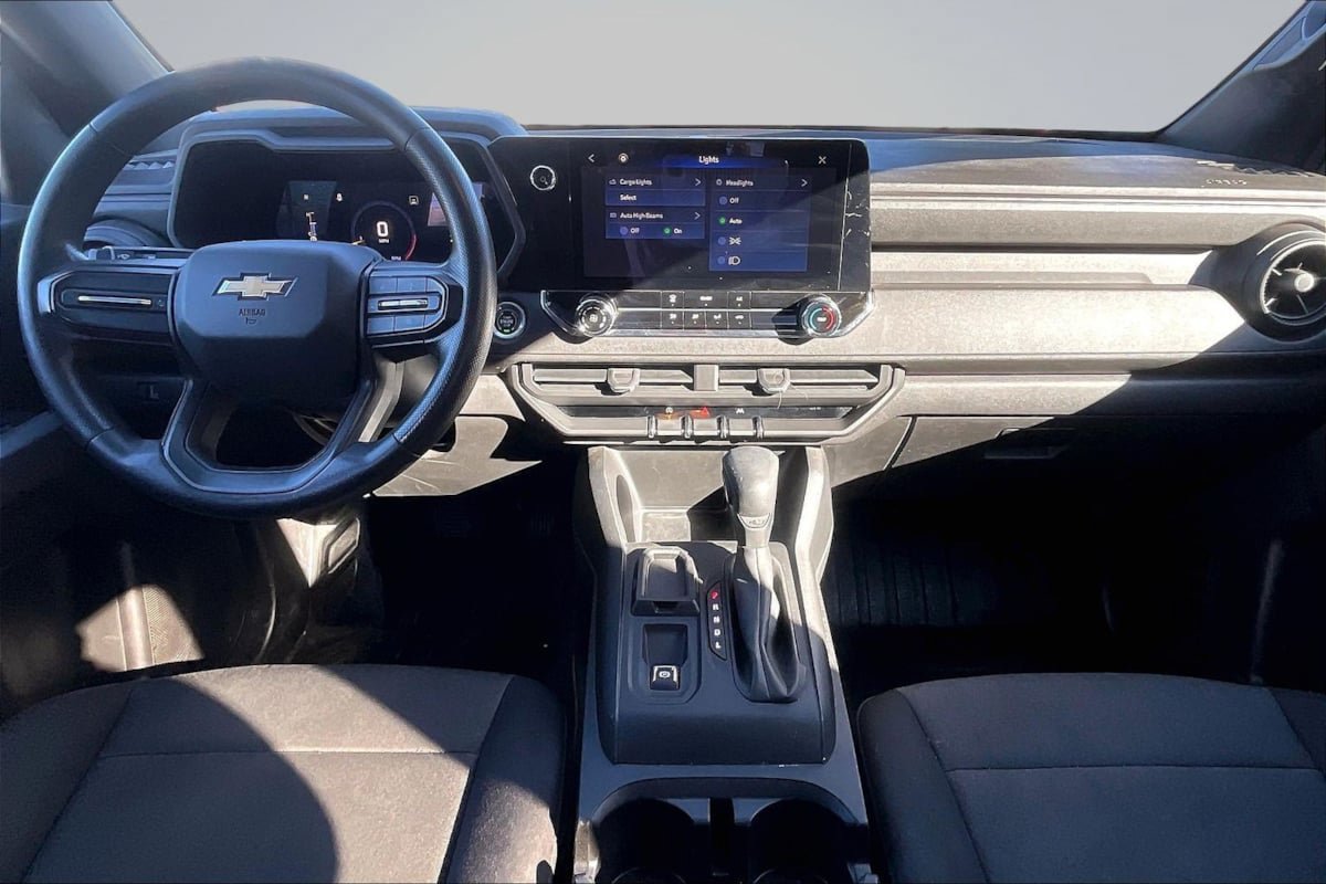 Used 2023 Chevrolet Colorado W/T RWD image 16