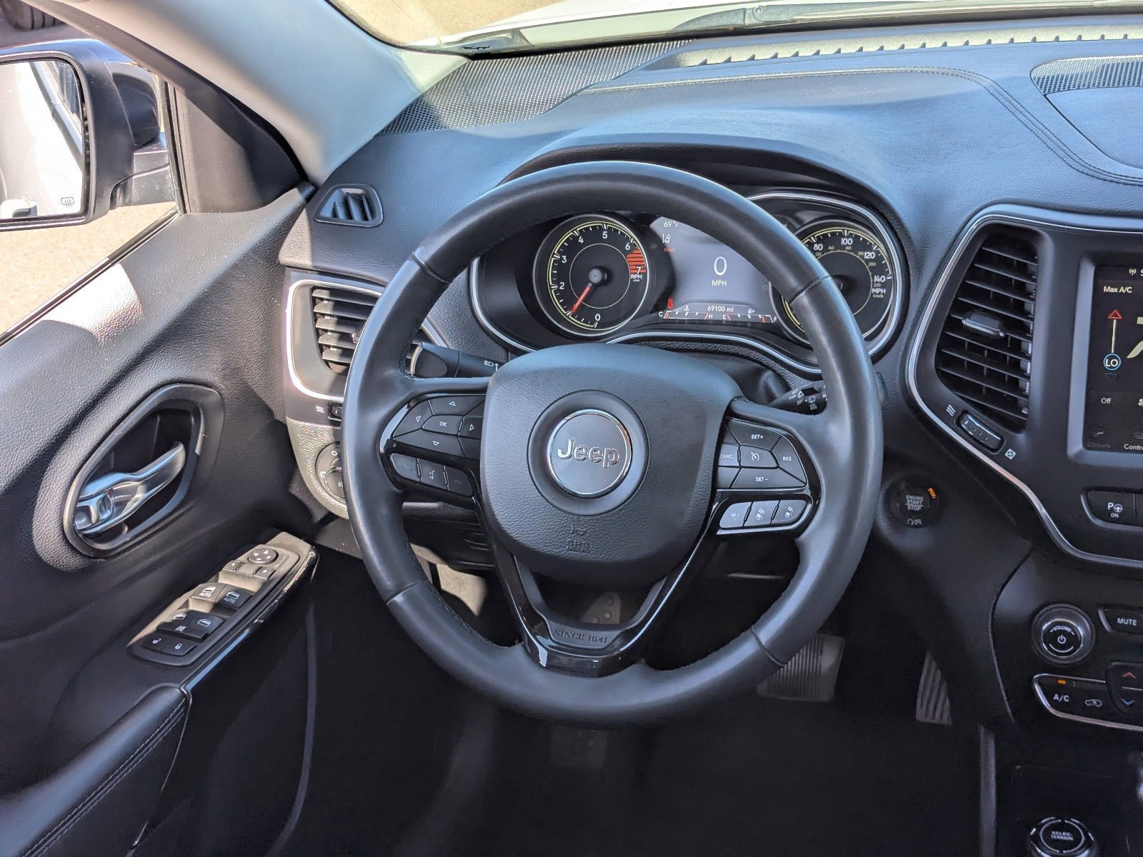 Used 2023 Jeep Cherokee Altitude Lux image 16