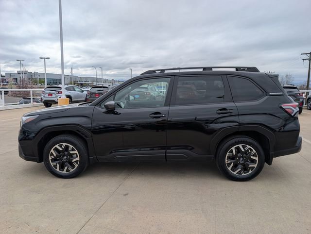 Used 2025 Subaru Forester Premium image 7