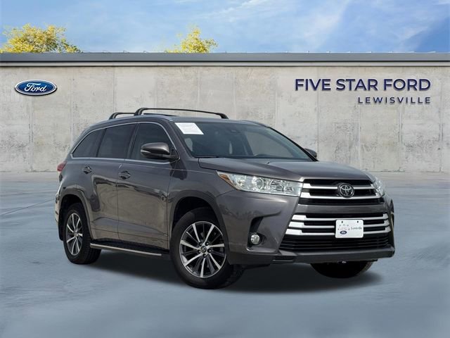 Used 2017 Toyota Highlander XLE image 1
