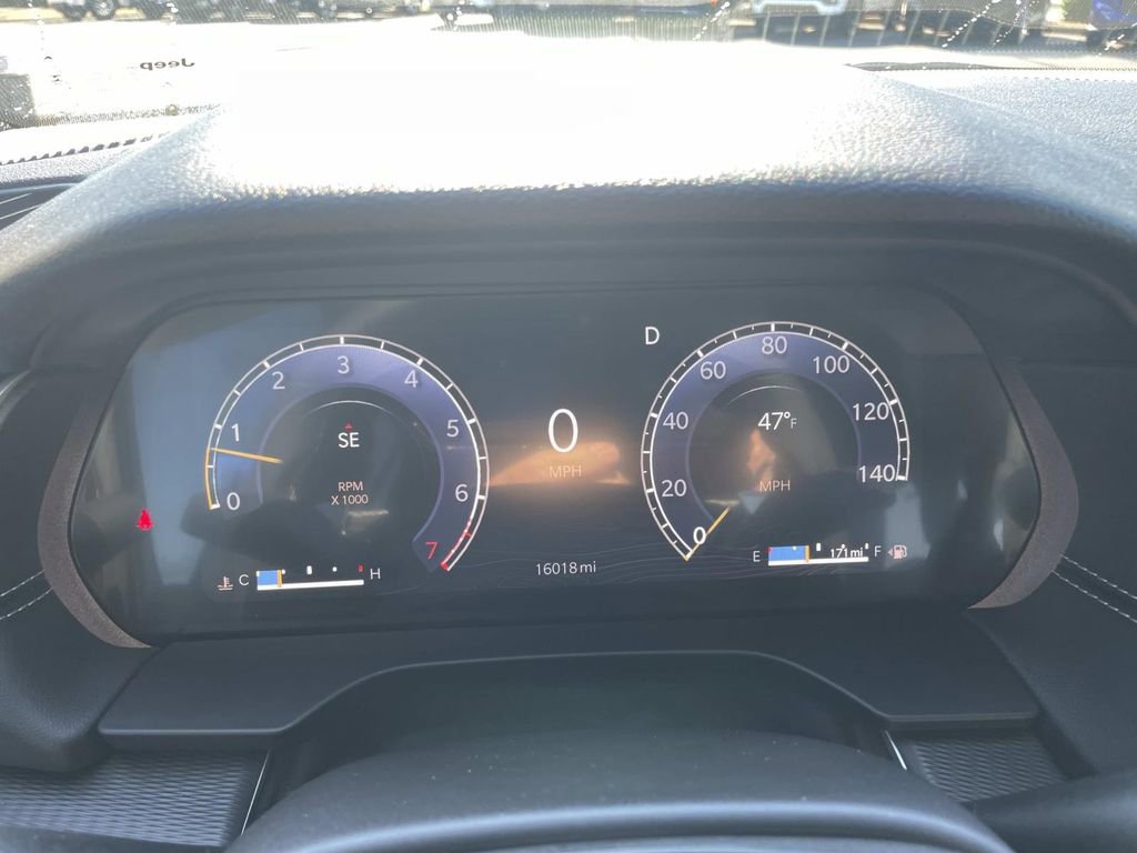 Used 2024 Jeep Grand Cherokee Altitude image 24