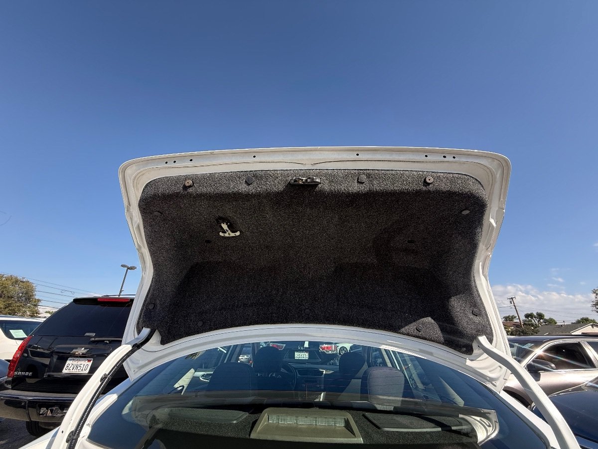 Used 2011 Nissan Sentra 2.0 SR FWD image 6