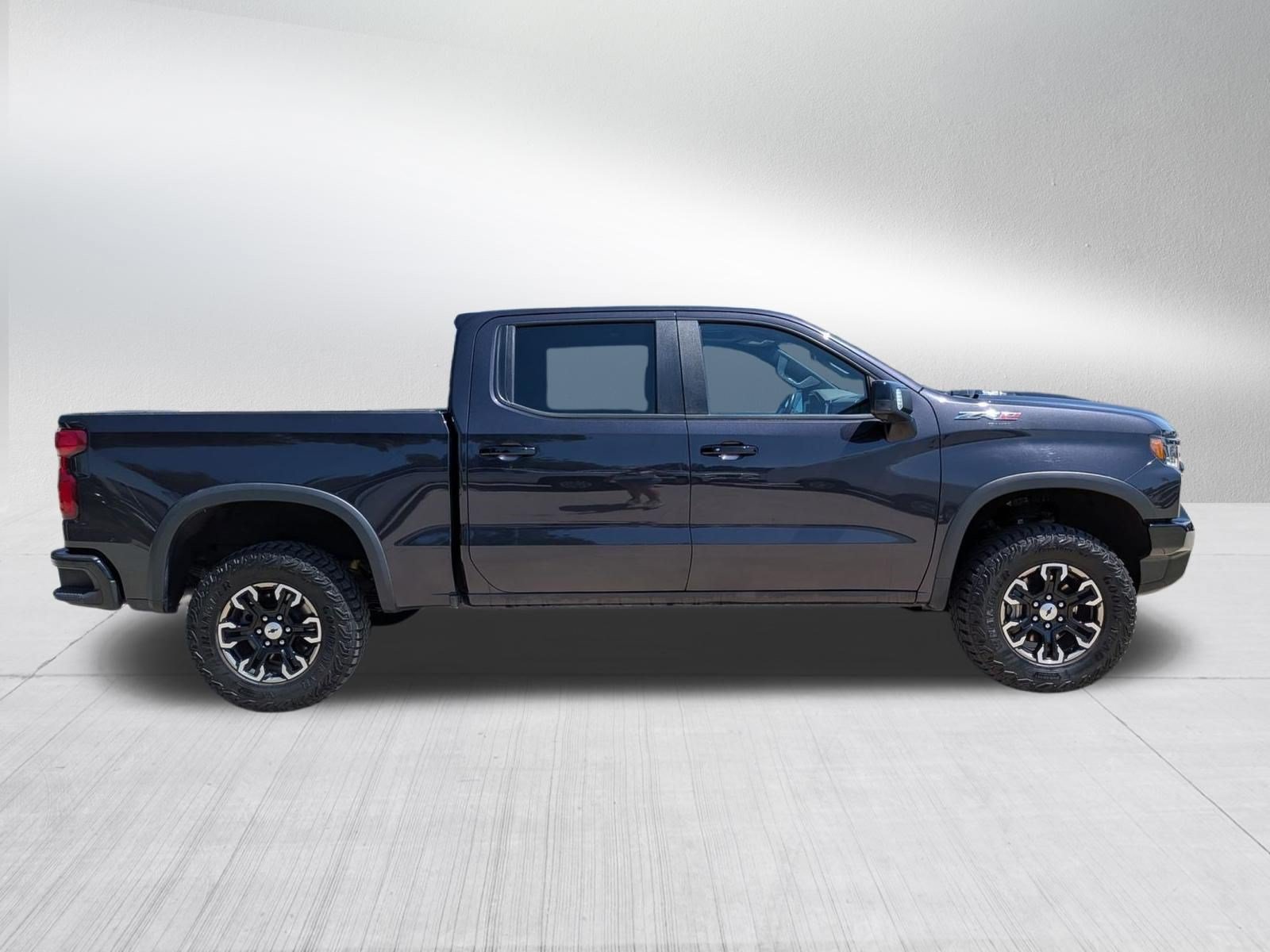 Used 2022 Chevrolet Silverado 1500 ZR2 w/ Technology Package AWD/4WD image 6