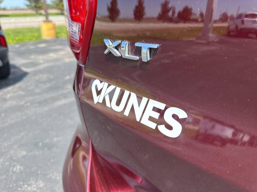 Used 2018 Ford Explorer XLT w/ Equipment Group 202A AWD/4WD image 14