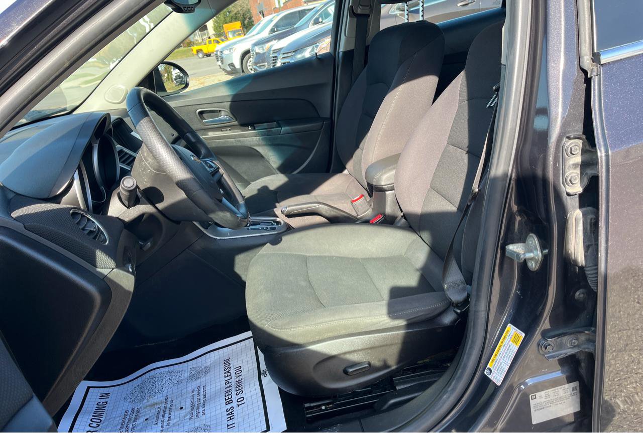 Used 2015 Chevrolet Cruze LT FWD image 13