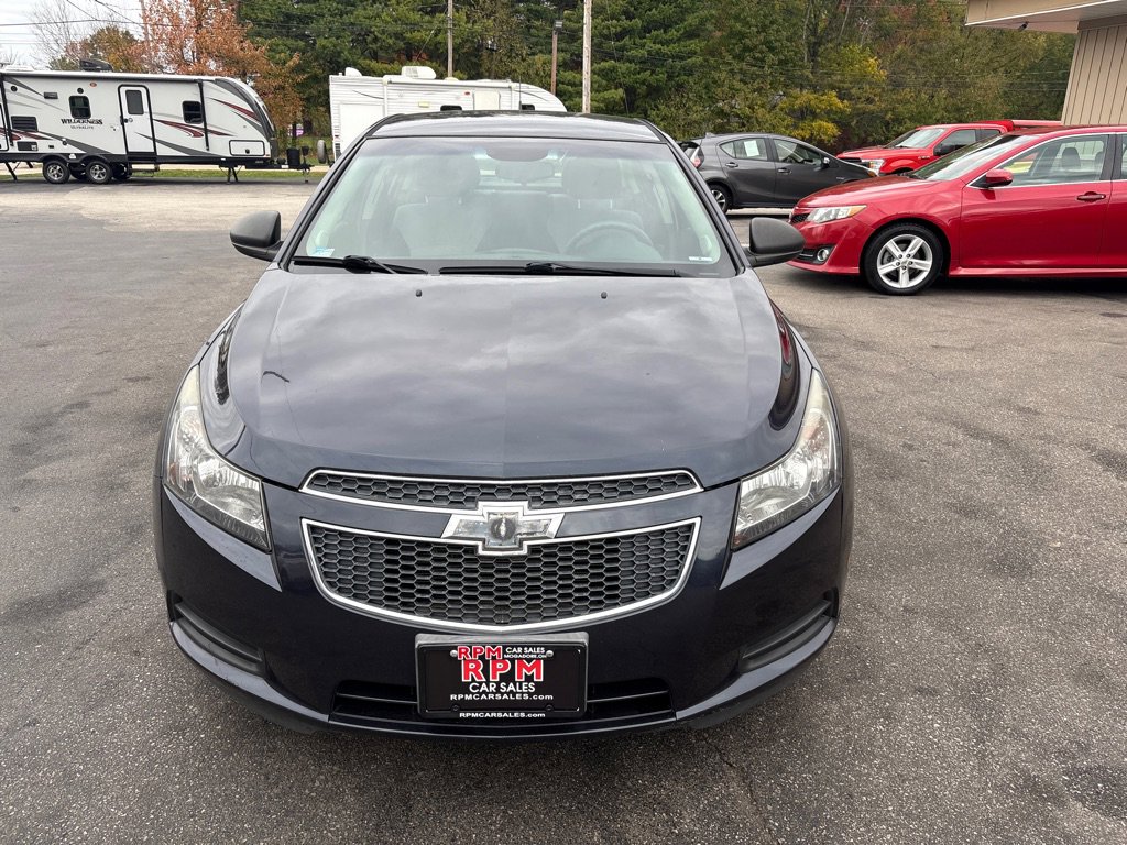 Used 2014 Chevrolet Cruze LS image 2