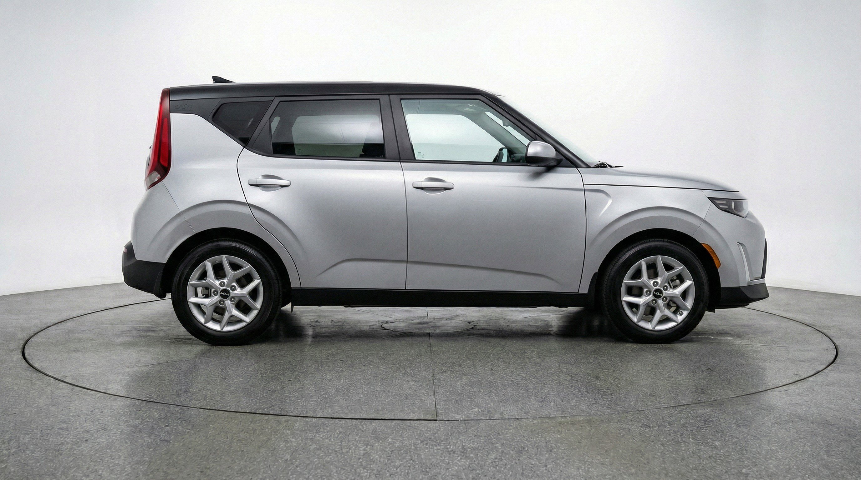 Used 2025 Kia Soul LX w/ LX Technology Package FWD image 11