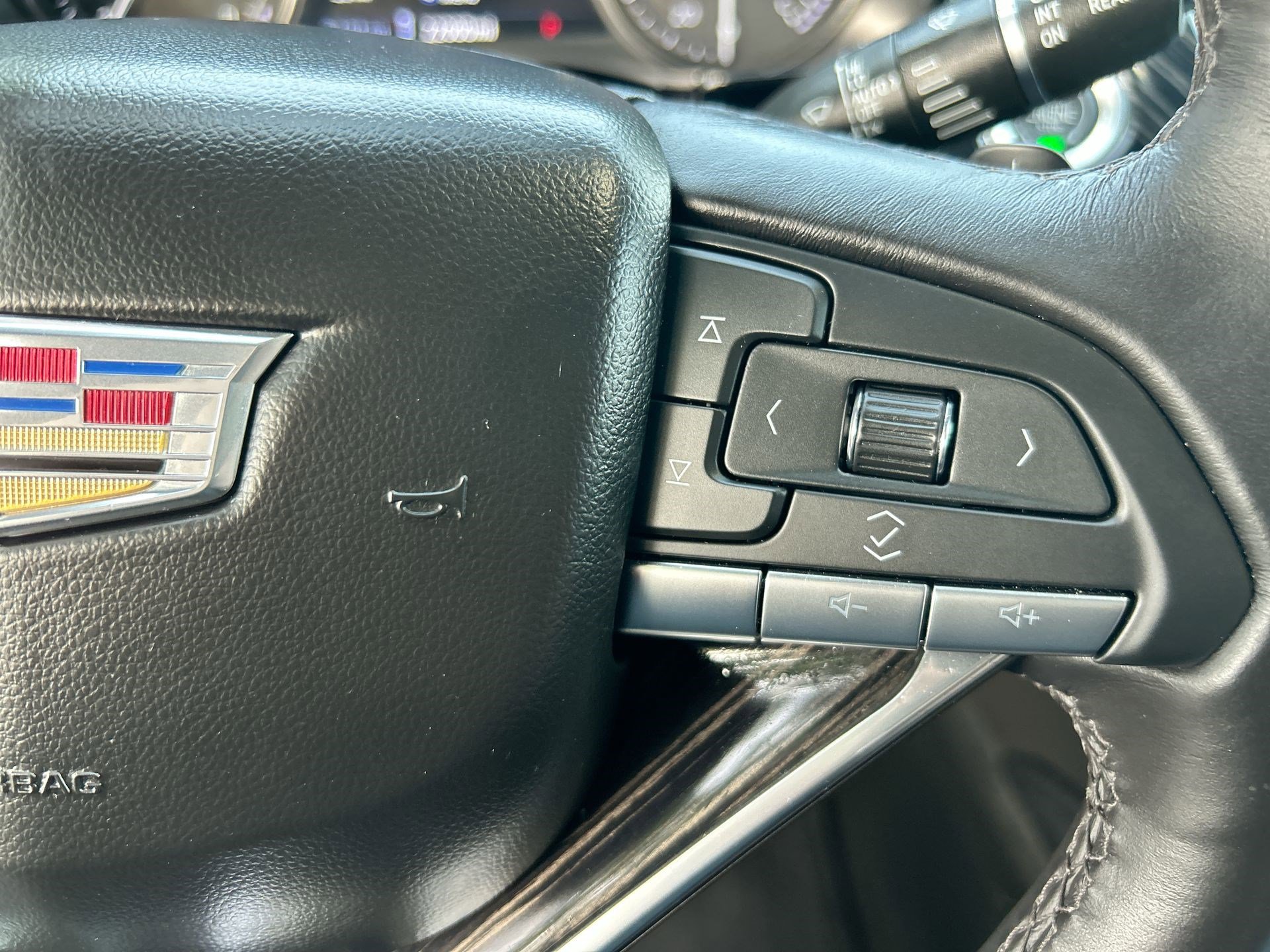 Used 2023 Cadillac XT6 Premium Luxury w/ Technology Package image 21