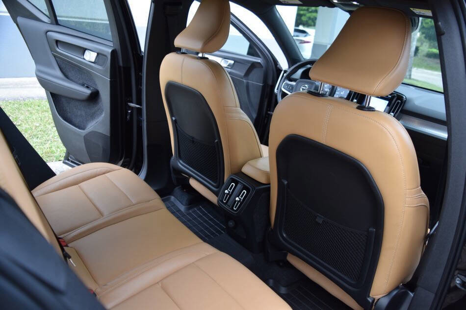 Used 2020 Volvo XC40 T5 Momentum w/ Protection Package Premier image 50