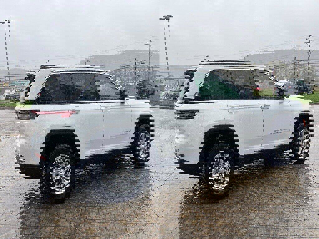 New 2025 Jeep Grand Cherokee Laredo X image 5