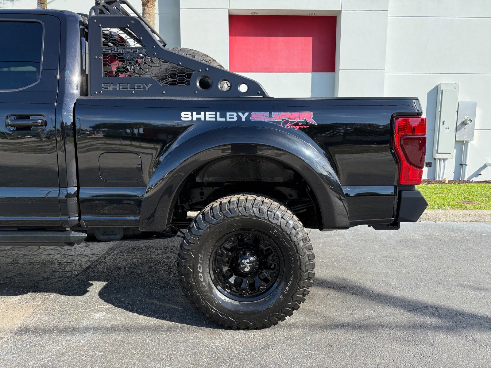 Used 2022 Ford F250 Lariat w/ Lariat Ultimate Package AWD/4WD image 14