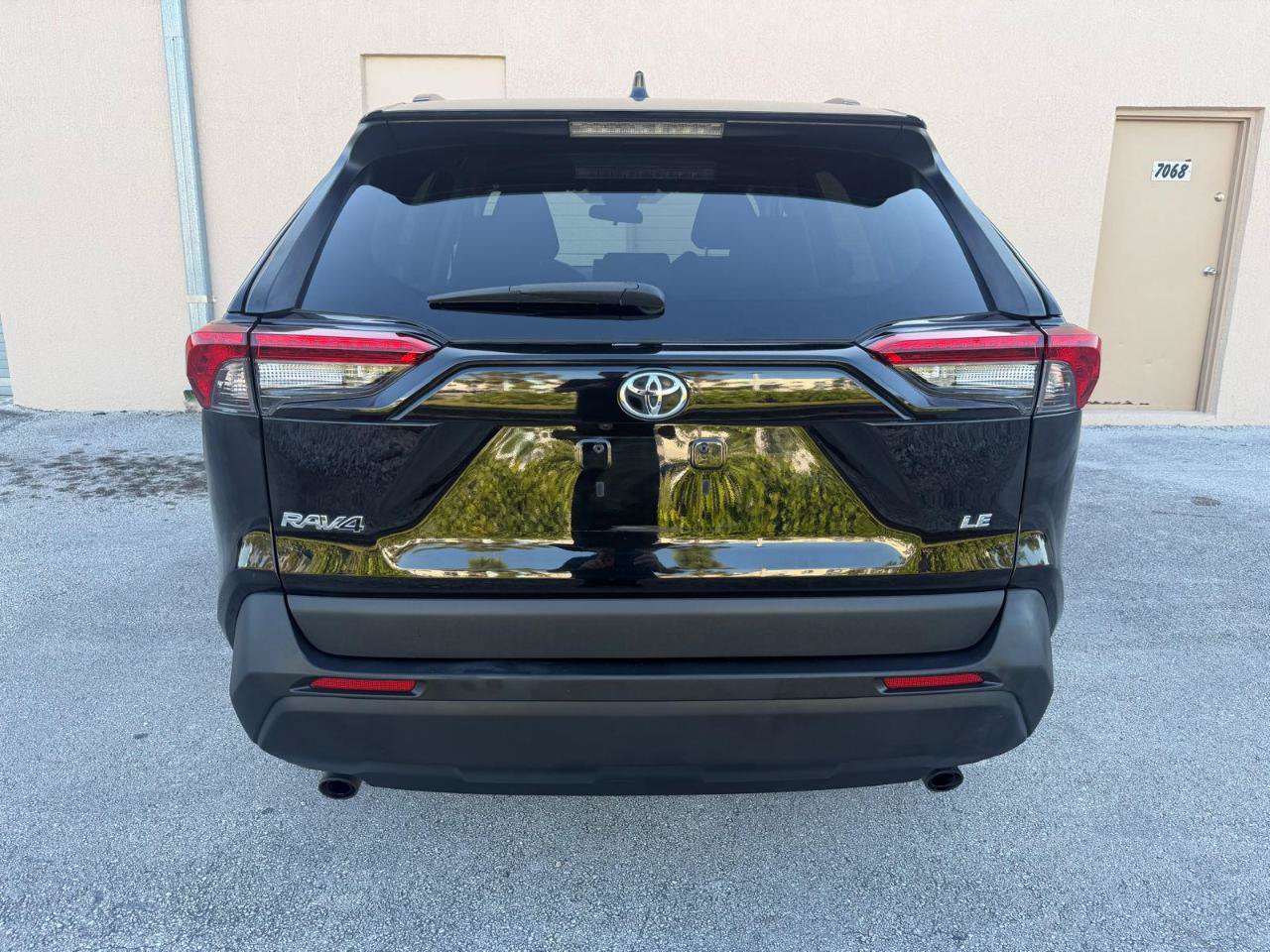 Used 2020 Toyota RAV4 LE FWD image 6