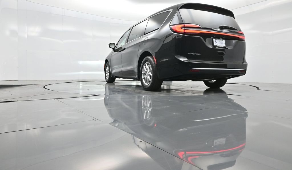 New 2026 Chrysler Pacifica Select image 44