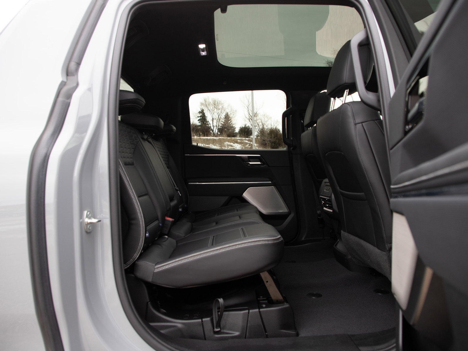 Used 2024 GMC Sierra EV Denali AWD/4WD image 12