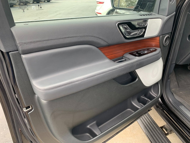 Certified 2024 Lincoln Navigator Reserve AWD/4WD image 23