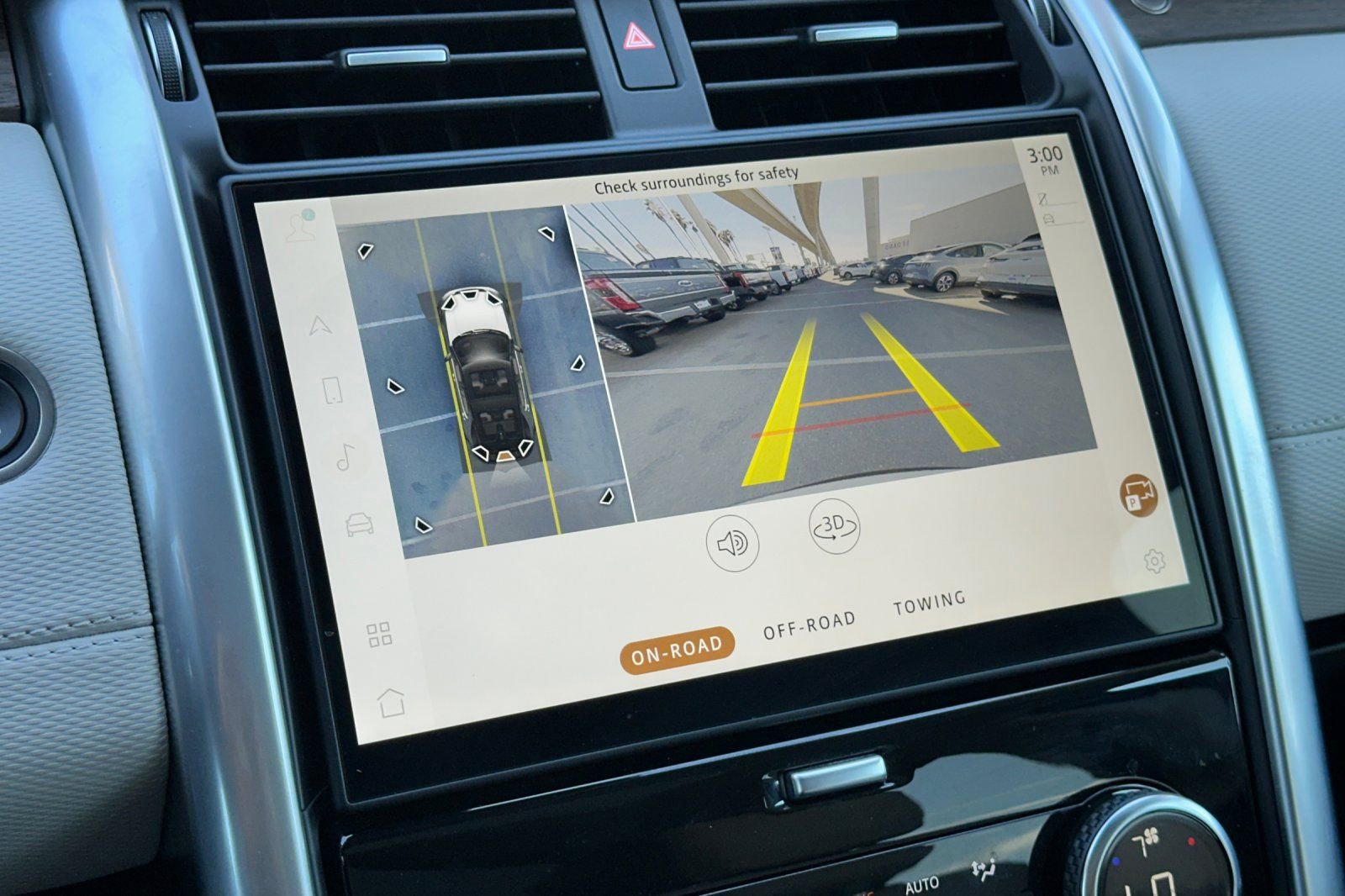 Used 2025 Land Rover Discovery Dynamic SE image 19