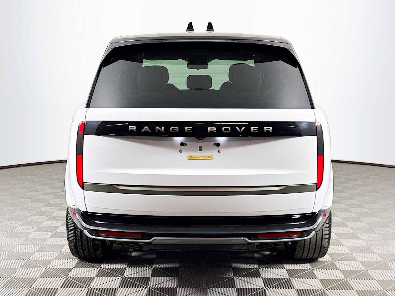 Certified 2025 Land Rover Range Rover Long Wheelbase SE image 6