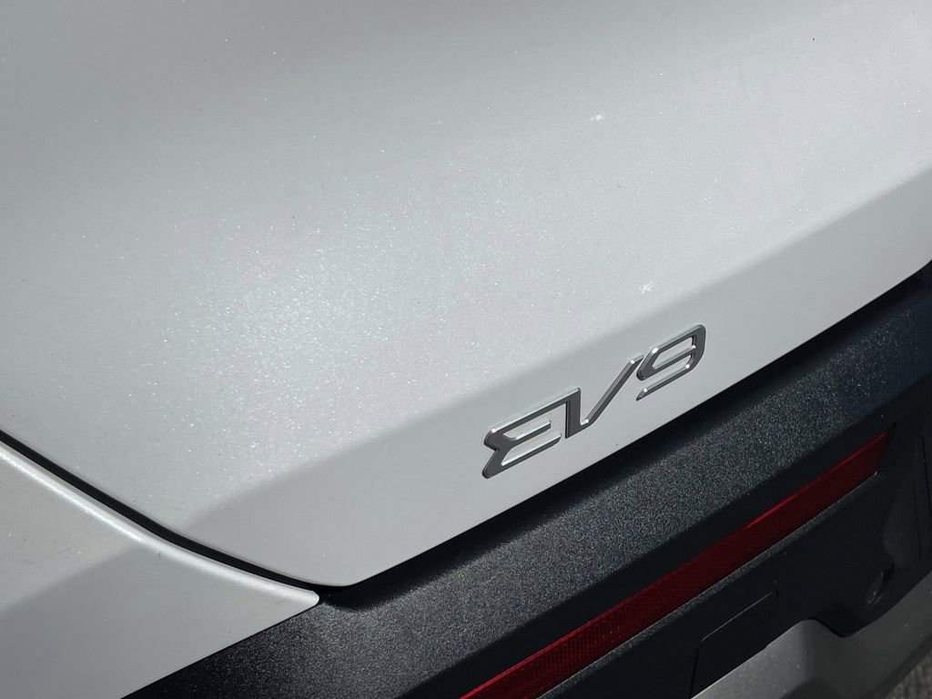 Used 2024 Kia EV9 Wind image 8