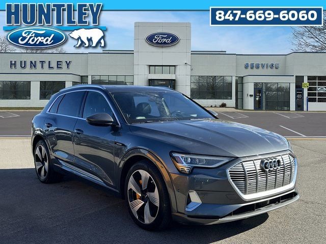 Used 2019 Audi e-tron Prestige w/ Prestige Package image 4