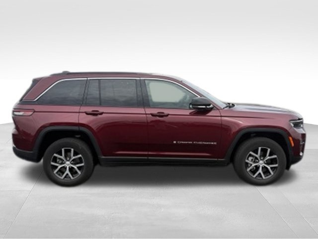 Used 2024 Jeep Grand Cherokee Limited w/ Trailer Tow Package AWD/4WD image 12