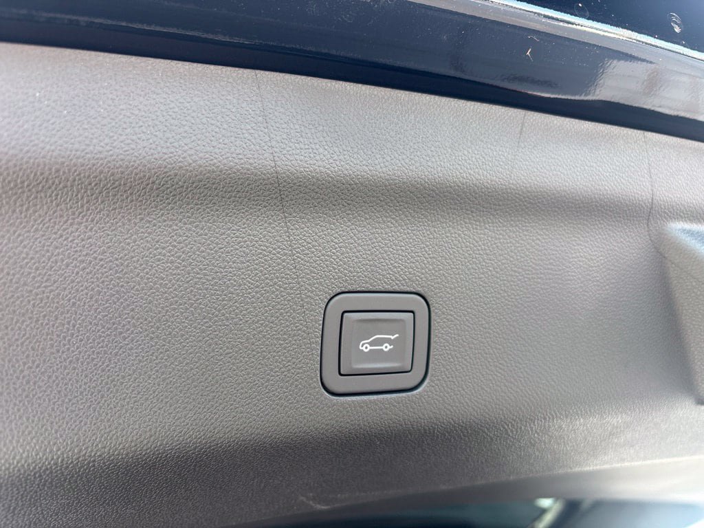 New 2026 GMC Yukon XL Denali Ultimate AWD/4WD image 8