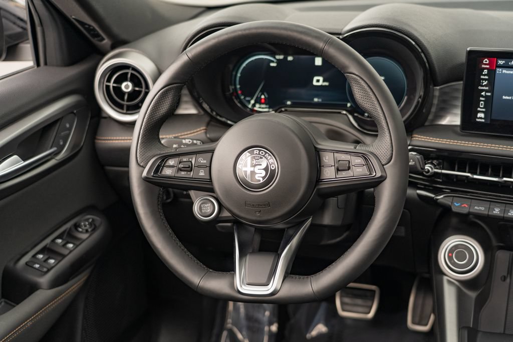 New 2025 Alfa Romeo Tonale w/ Premium Package AWD/4WD image 22