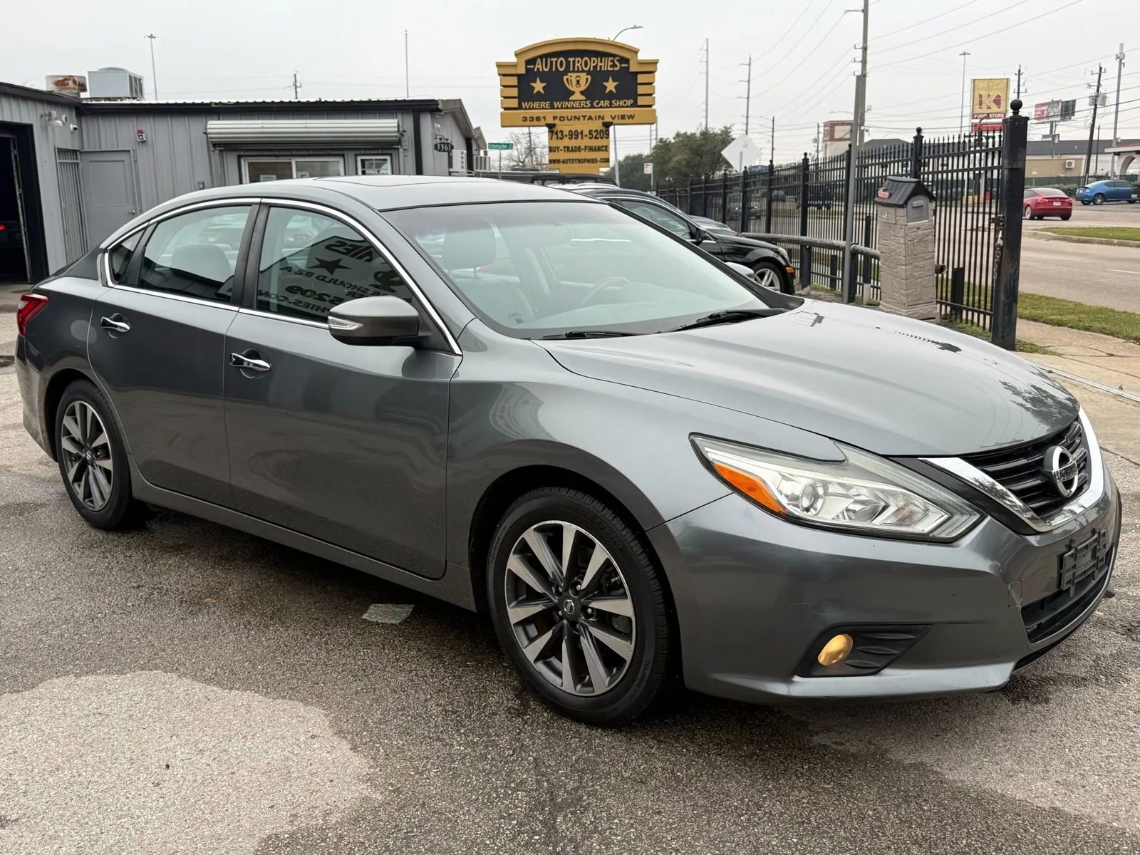 Used 2017 Nissan Altima 2.5 SL w/ Moonroof Package image 3