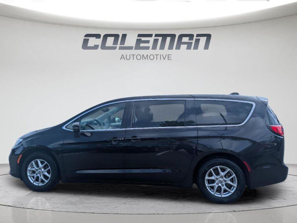Used 2023 Chrysler Pacifica Touring-L FWD image 26