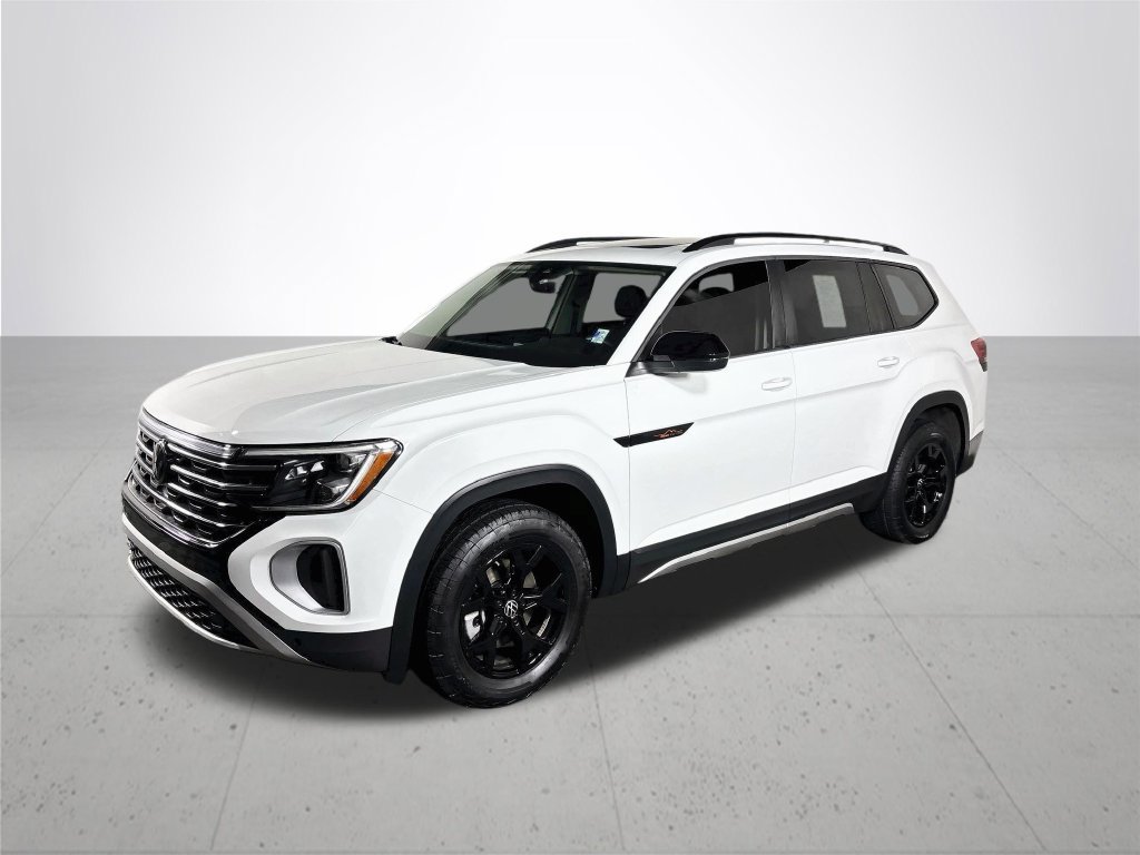 Certified 2024 Volkswagen Atlas Peak Edition SE AWD/4WD image 2