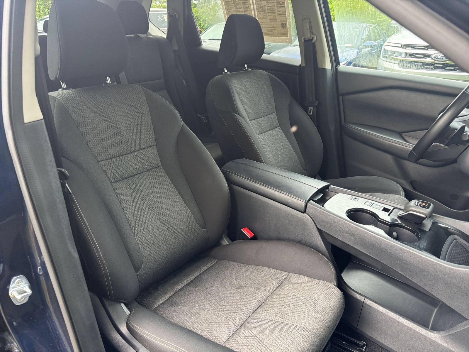 Used 2025 Nissan Rogue SV FWD image 36