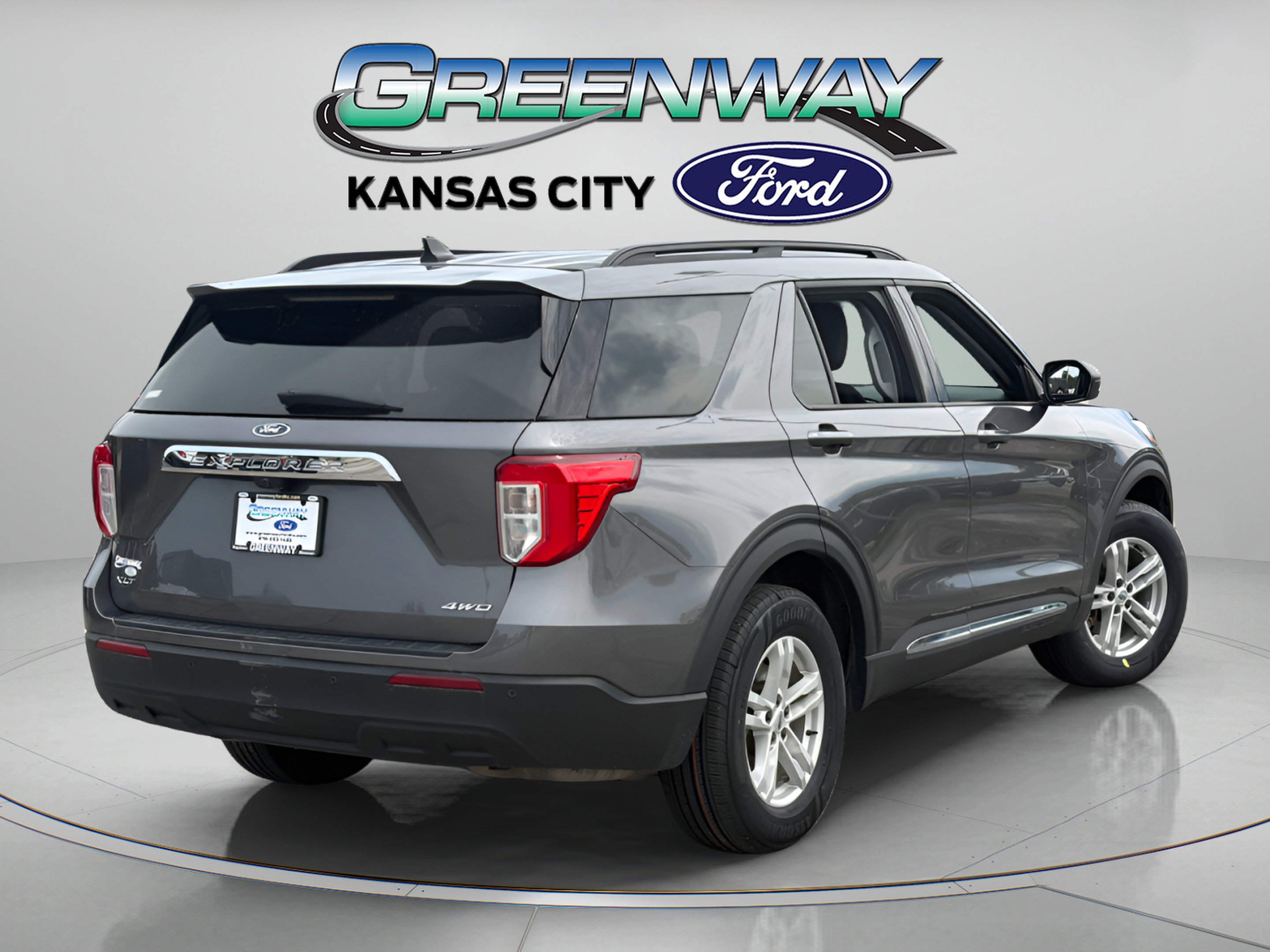 Used 2023 Ford Explorer XLT AWD/4WD image 7