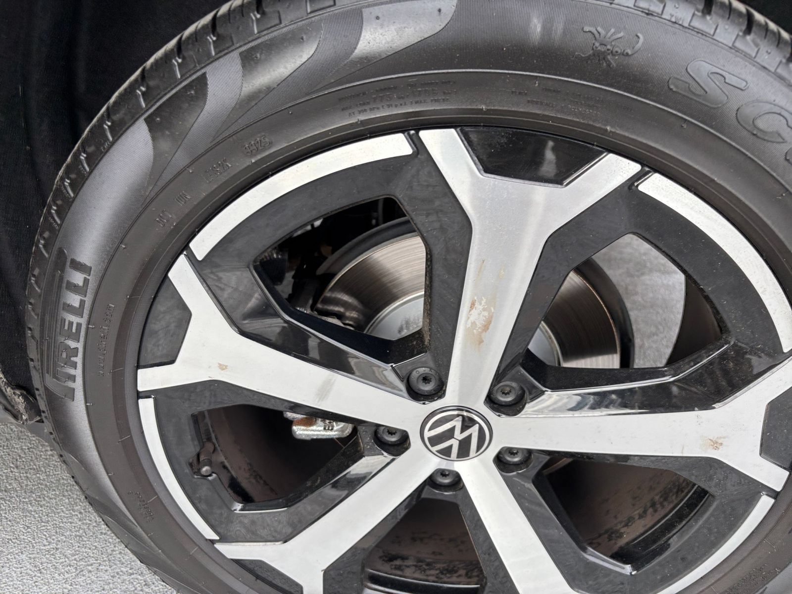 Used 2026 Volkswagen Tiguan SE FWD image 32