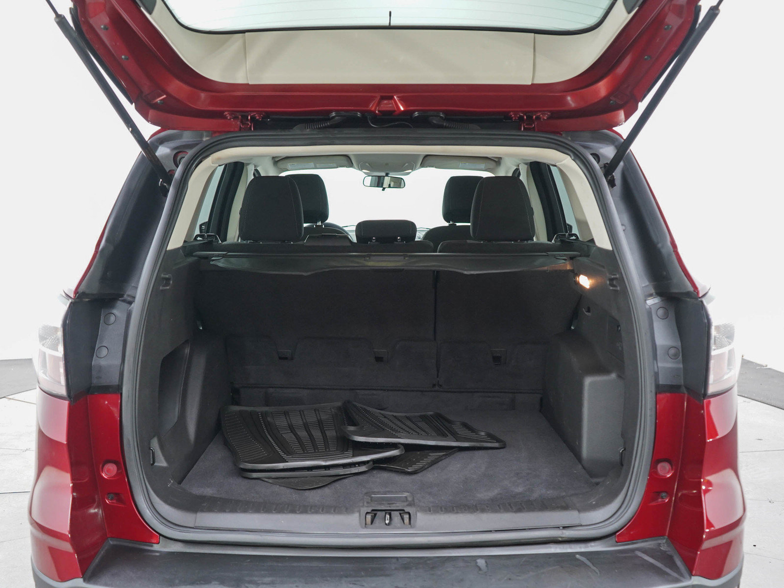 Used 2017 Ford Escape SE w/ SE Cold Weather Package FWD image 16