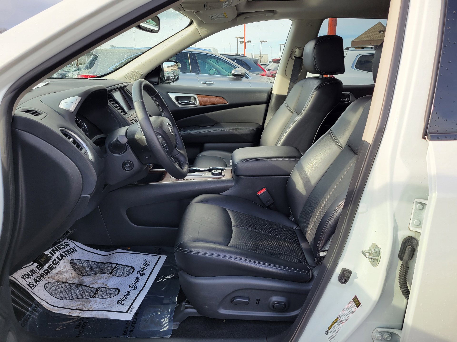 Used 2019 Nissan Pathfinder Platinum image 16