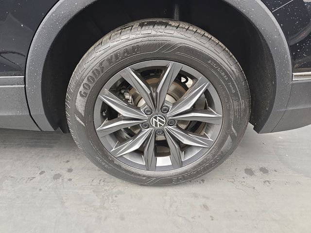 Used 2023 Volkswagen Tiguan SE FWD image 17