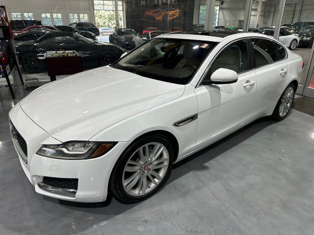 Used 2017 Jaguar XF Prestige RWD image 1