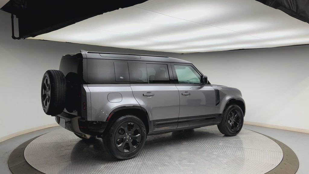 Used 2022 Land Rover Defender 110 X-Dynamic SE image 2
