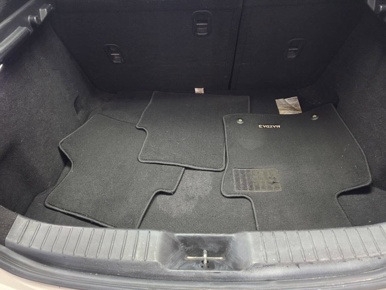 Used 2020 MAZDA MAZDA3 Hatchback FWD image 31