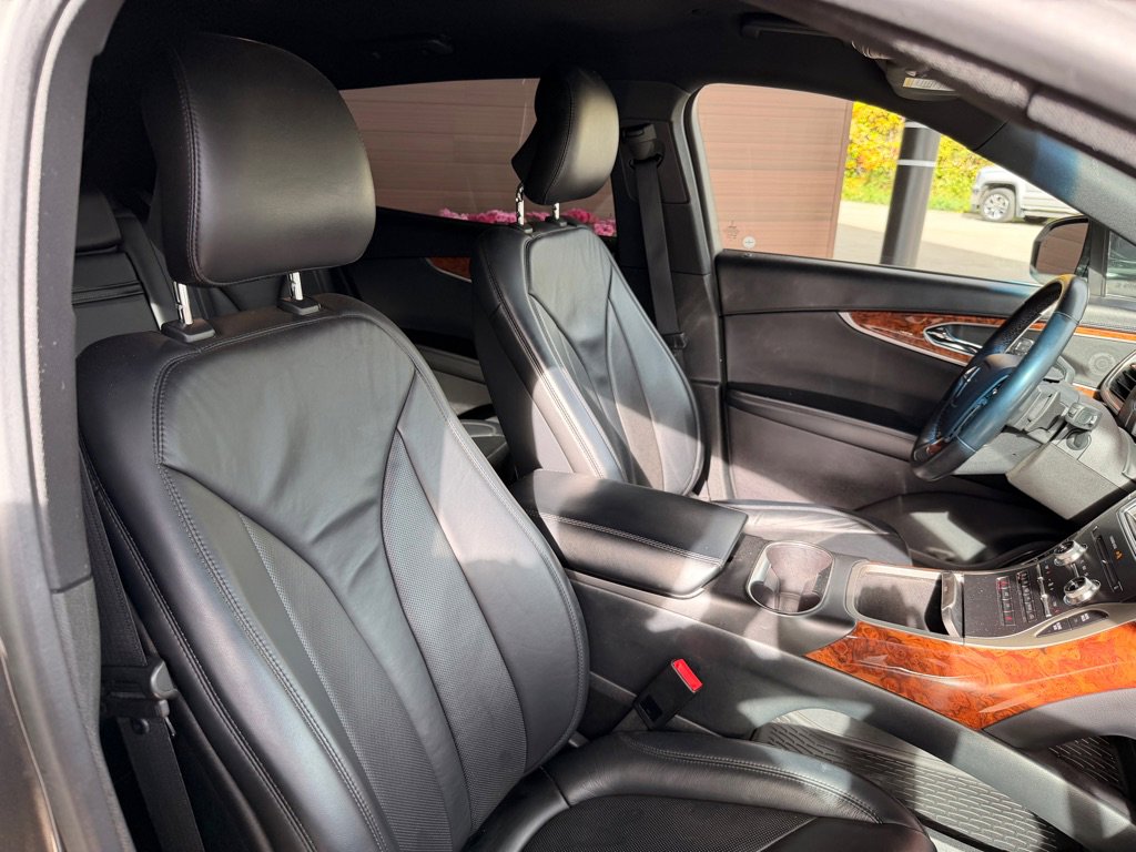 Used 2019 Lincoln Nautilus Select image 17