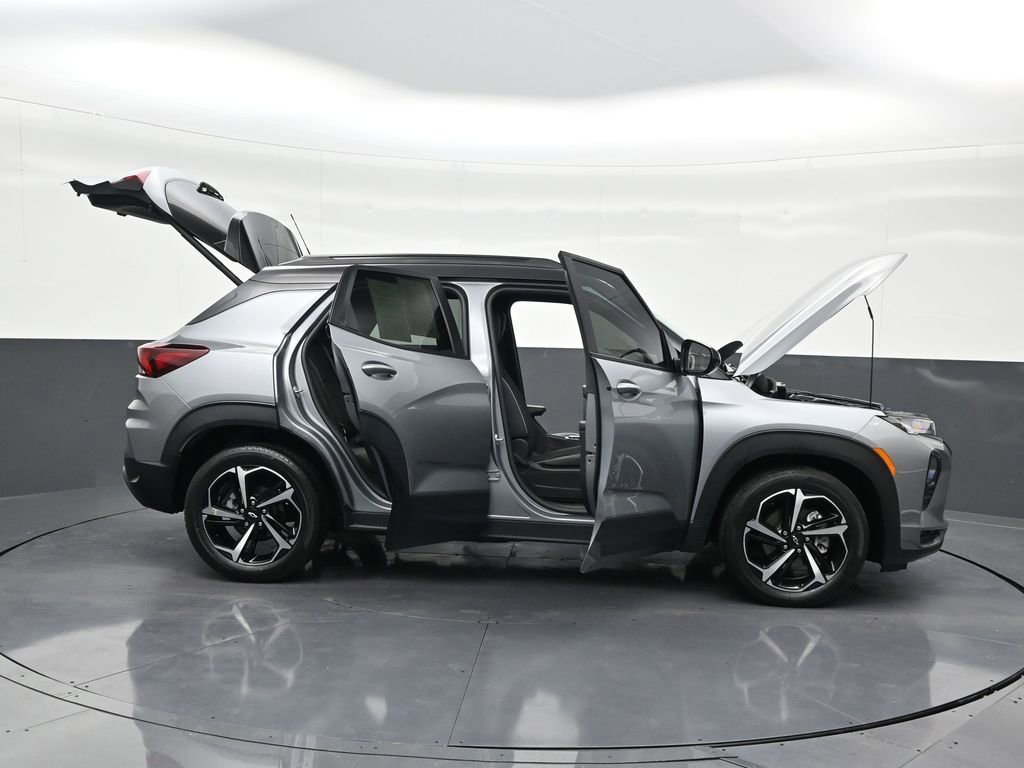Used 2023 Chevrolet TrailBlazer RS w/ Sun and Liftgate Package image 32