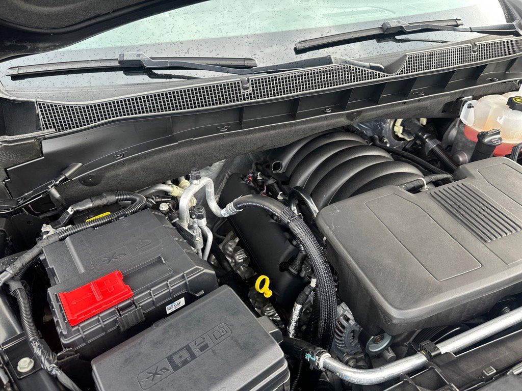 Used 2024 Chevrolet Suburban LT w/ Luxury Package image 27