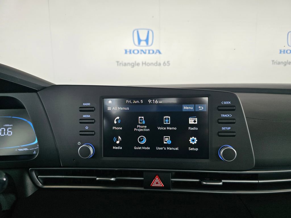 Used 2025 Hyundai Elantra SE FWD image 18