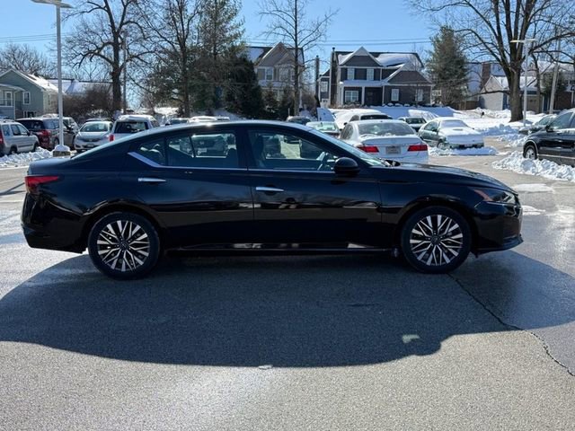 Used 2023 Nissan Altima 2.5 SV image 2