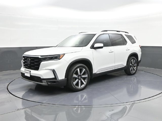 Certified 2024 Honda Pilot Touring image 1